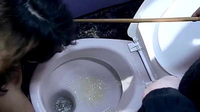 எனது அழகான தனிப்பட்ட பாலியல் அடிமை மெலனி மெம்பிஸ். அவள் எனக்கு மிகவும் பிடித்த அடிமை, அவள் அப்பாவியாகவும், இளமையாகவும், குதப் பாலுறவு, ரோல்-பிளேமிங், மற்றும் நான் விரும்பும் போதெல்லாம் அவளைப் பயன்படுத்திக்கொள்ள முடியும். பகுதி 1.